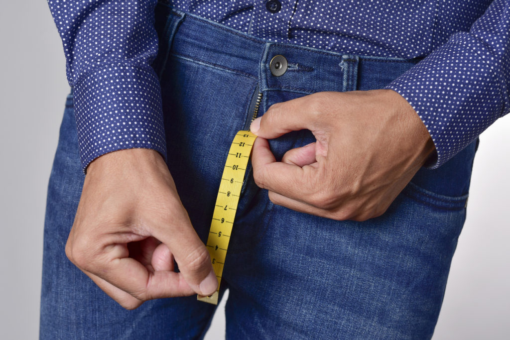 Des photos troublantes de l’homme avec les plus gros testicules du monde dévoilées UNE POMME